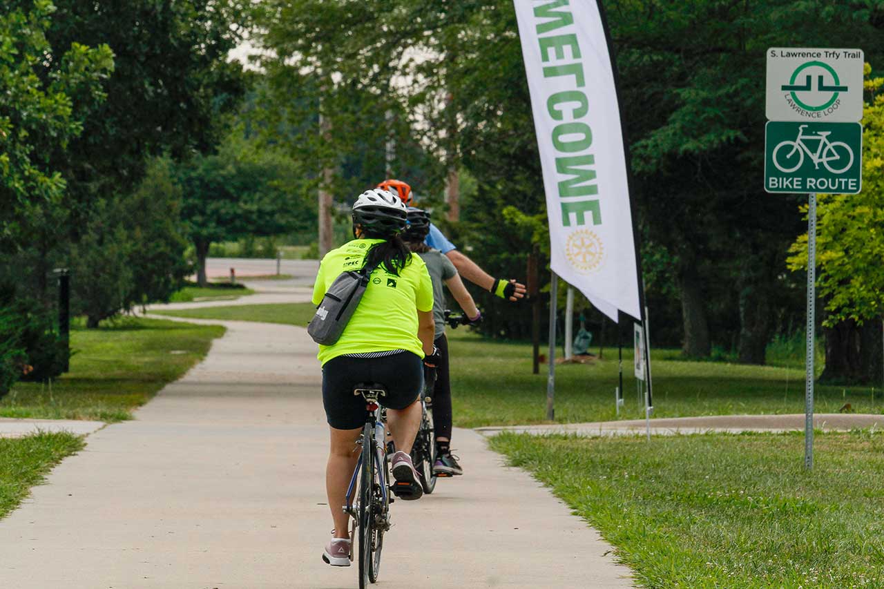 Riders retuning to the arboretum