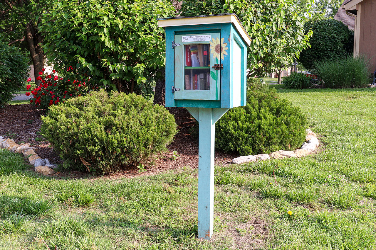 A Little Book Library along the Loop