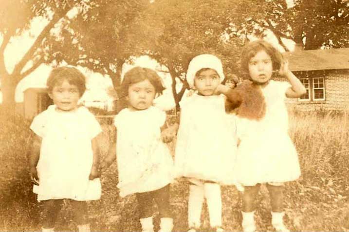 Children from the La Yarda neighborhood