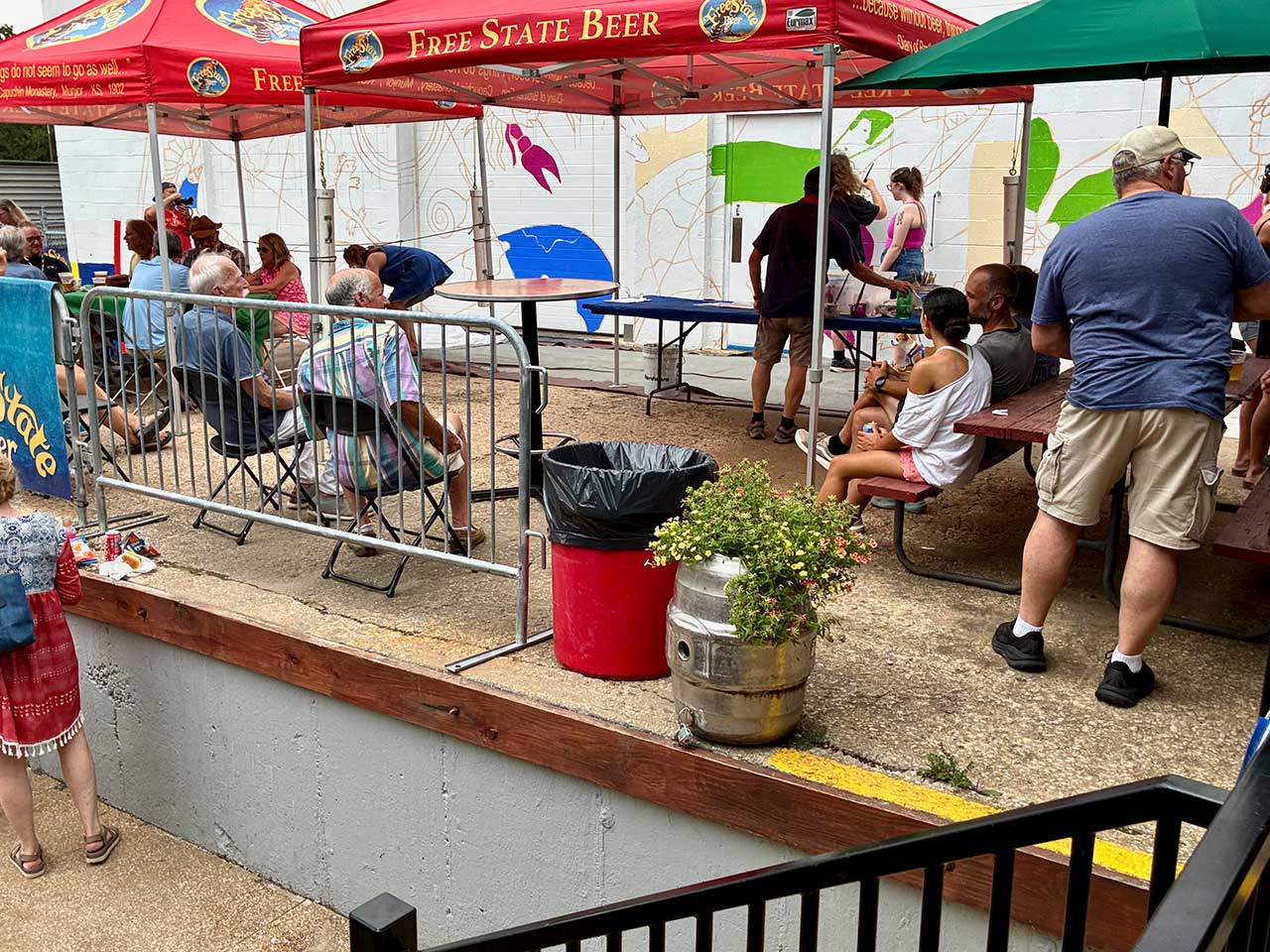 The mural party